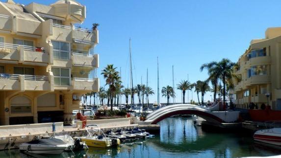 Coqueto Apartamento En Puerto Marina Con Piscina Бенальмадена Екстер'єр фото